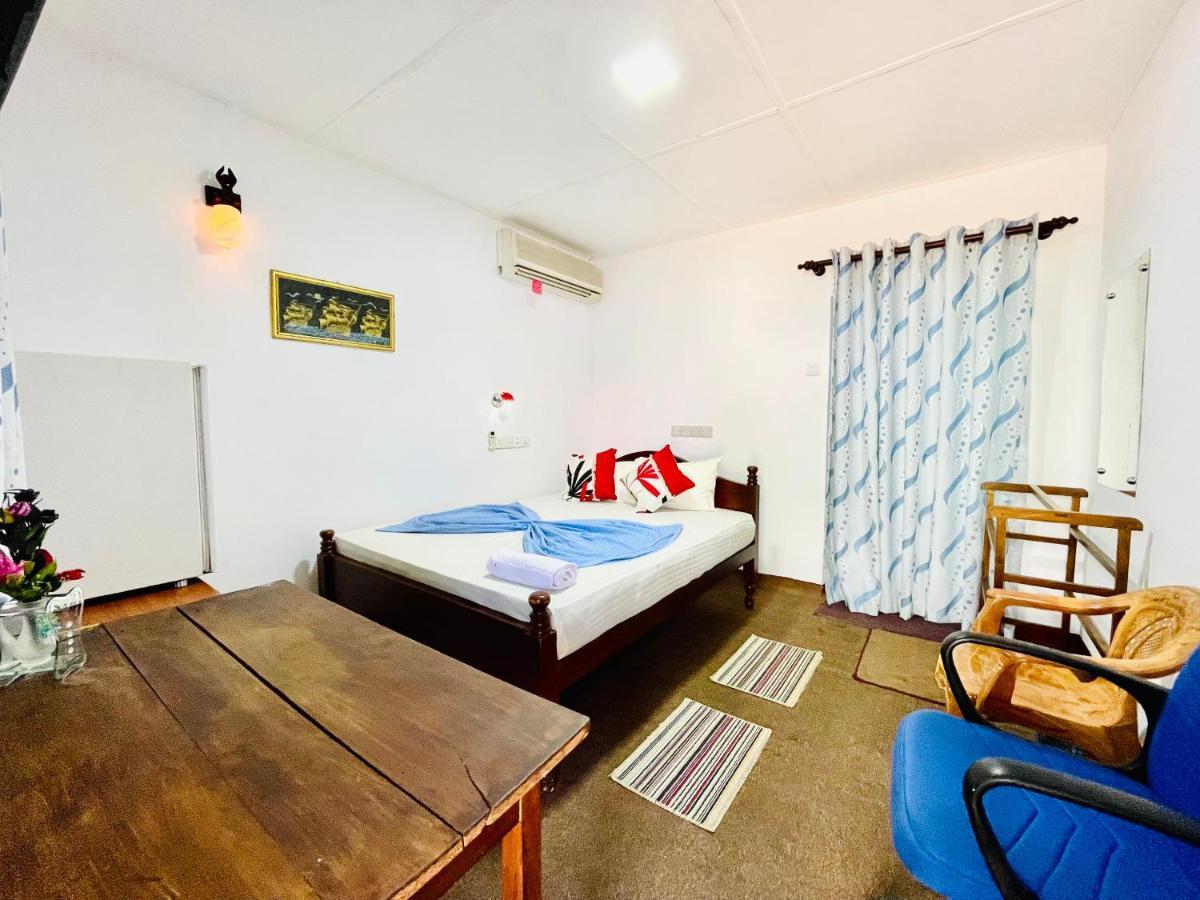 Nethusali Guest House Hikkaduwa Exterior foto