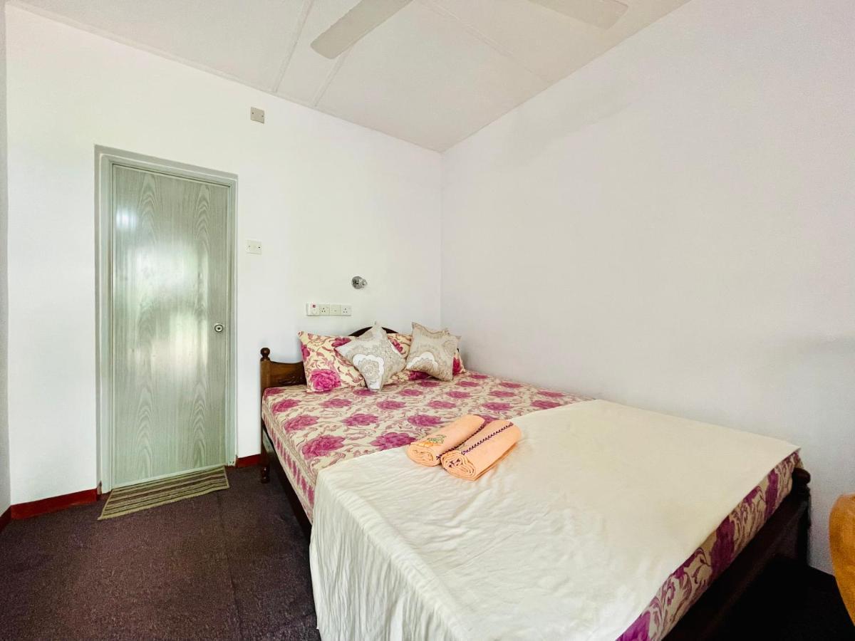 Nethusali Guest House Hikkaduwa Exterior foto
